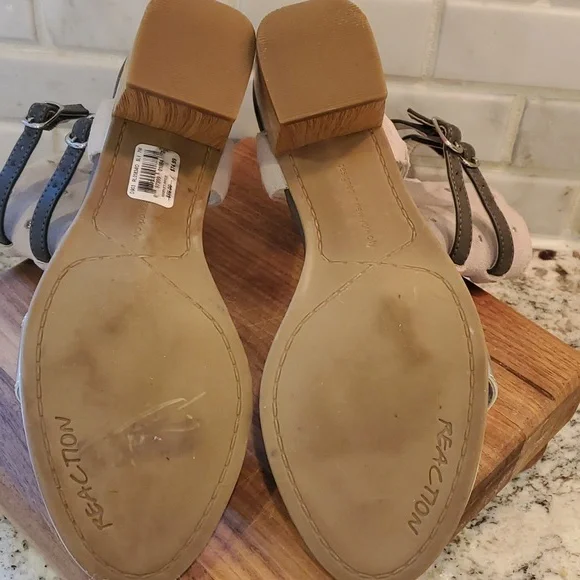 Women's Kenneth Cole Reaction Silver Sandals - Picture 6 of 8